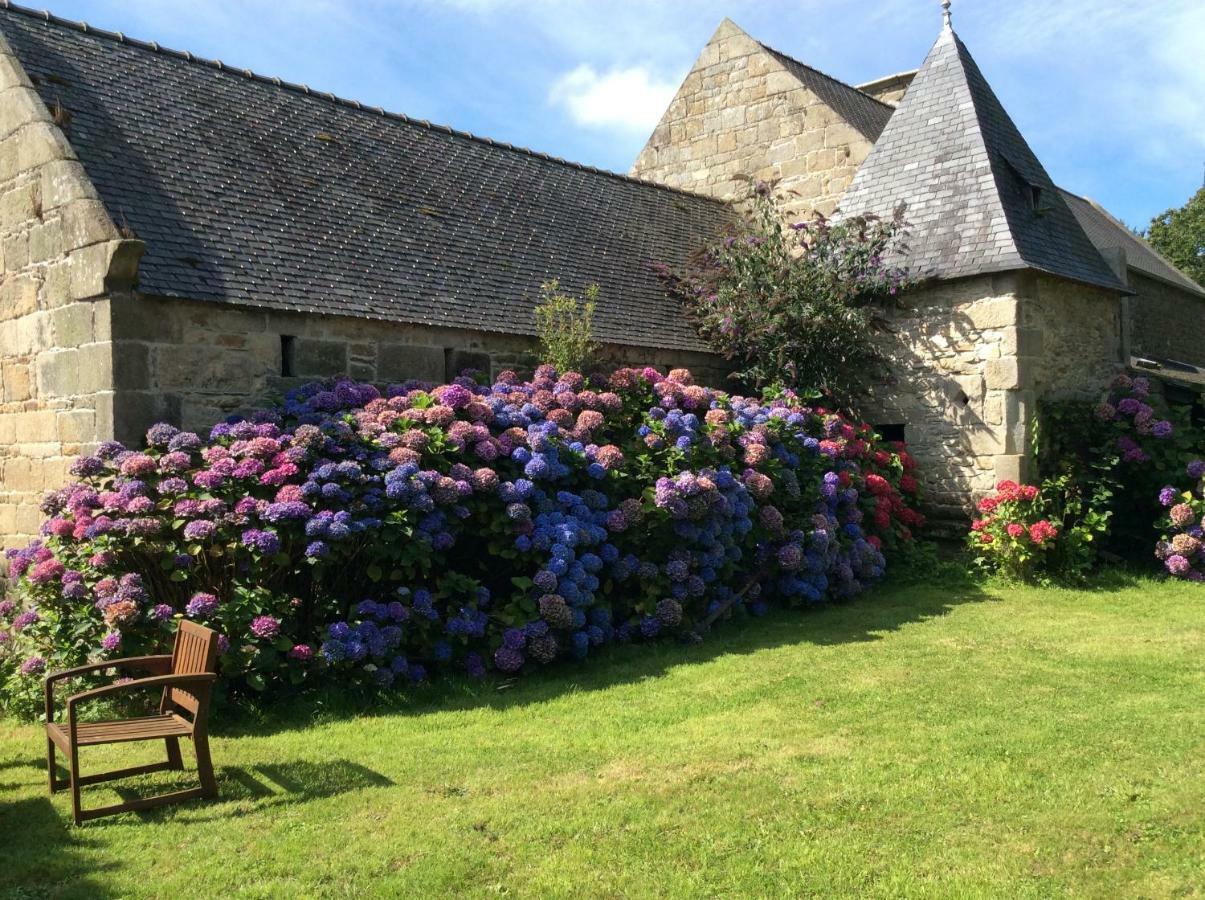 Manoir De Kerliviry Bed & Breakfast Cleder Bagian luar foto
